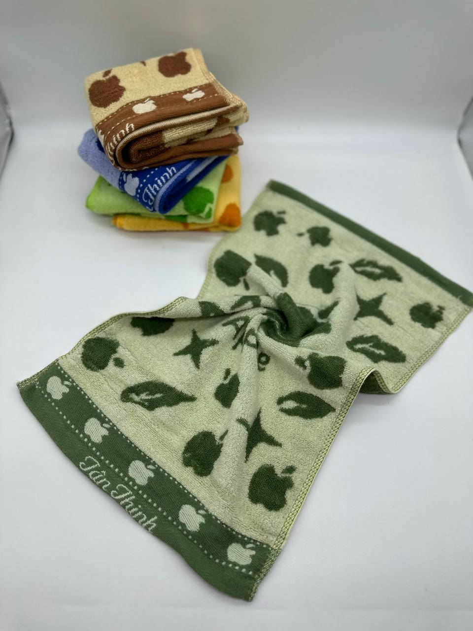 Khăn hoa nở - hình Táo