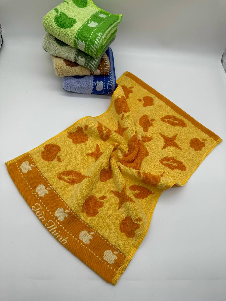 Khăn hoa nở - hình Táo