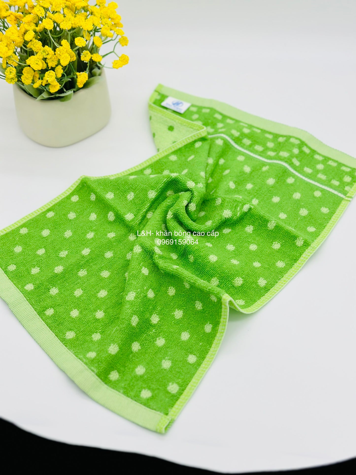 Khăn mặt chấm bi