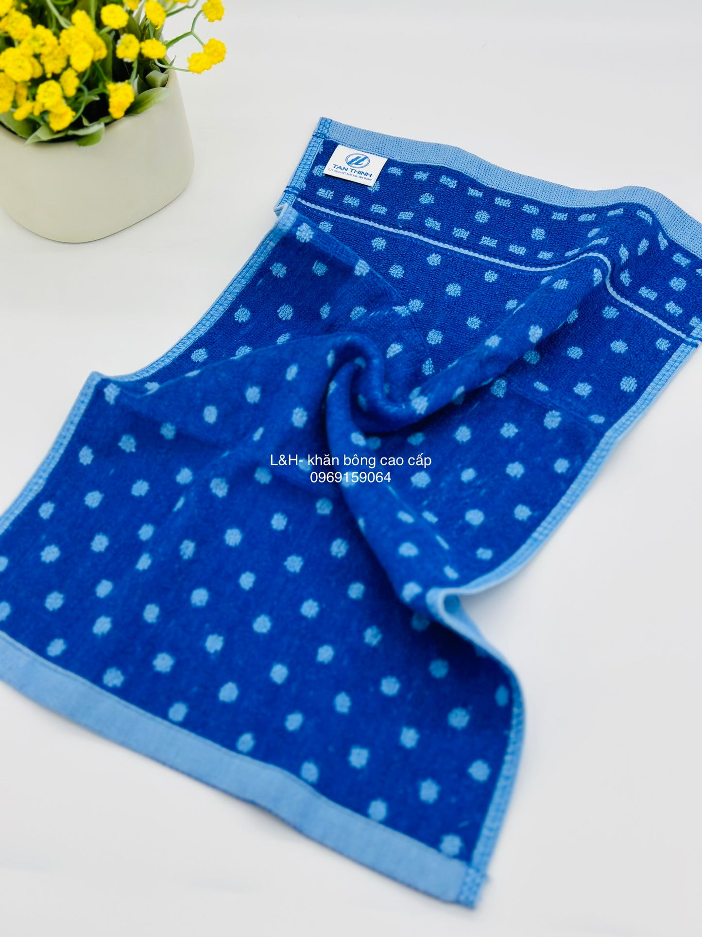 Khăn mặt chấm bi